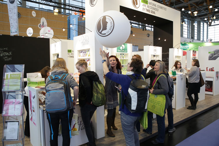 米蘭展會(huì)陪同一天多少錢？是如何來(lái)收費(fèi)的